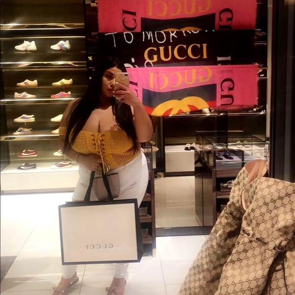 Meet your Posher, Ixchel - Picture 3 of 3